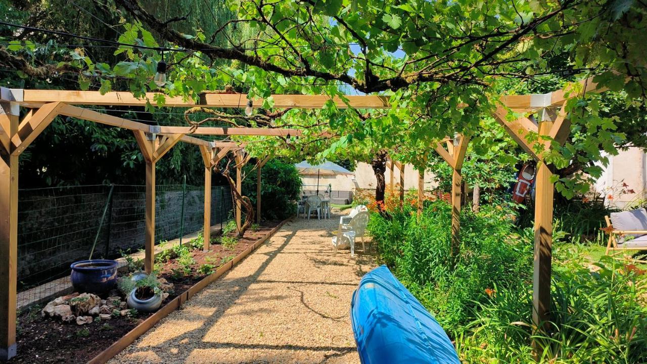 Le Grand Barrois Bed & Breakfast Crecy-la-Chapelle Bagian luar foto